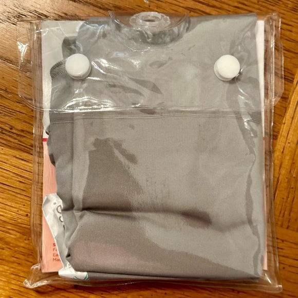 NWOT Allerease Travel Pillow Protector - Picture 2 of 2